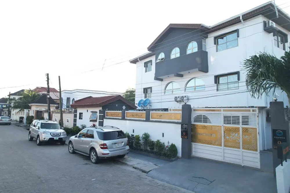 Goddis Apartments Ajah