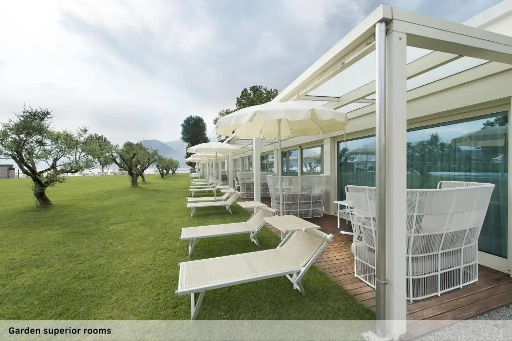 Standard Double room with lake view (full double bed)