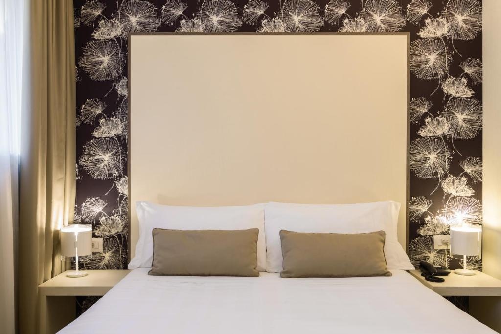 Double room (full double bed)