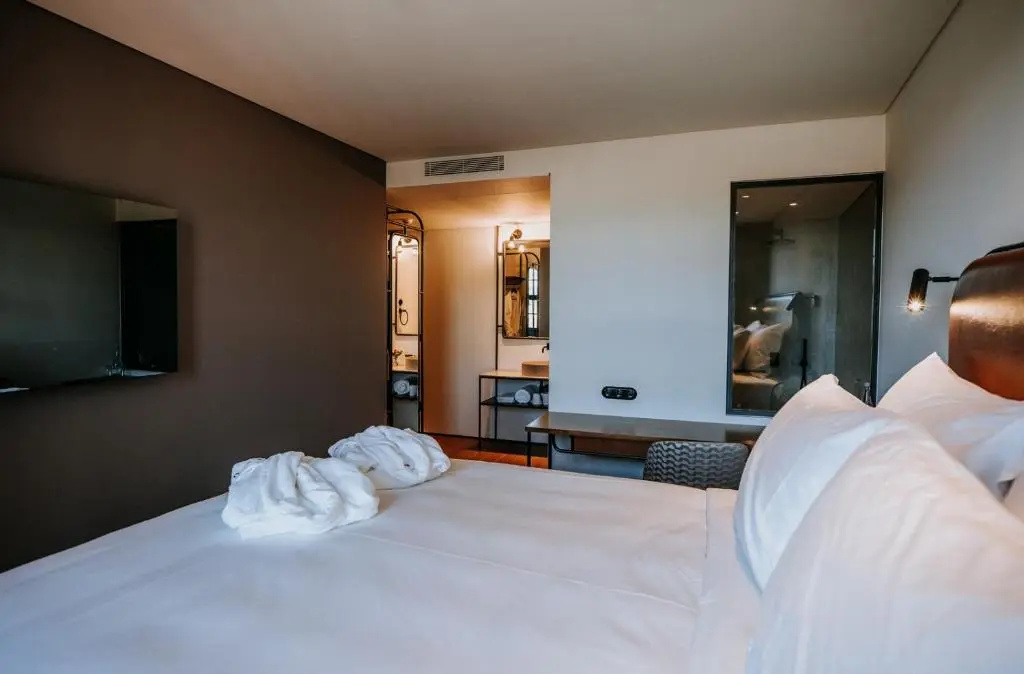 Deluxe Double room with river view (full double bed)