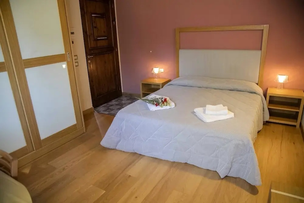 Superior Double room with garden view (full double bed)