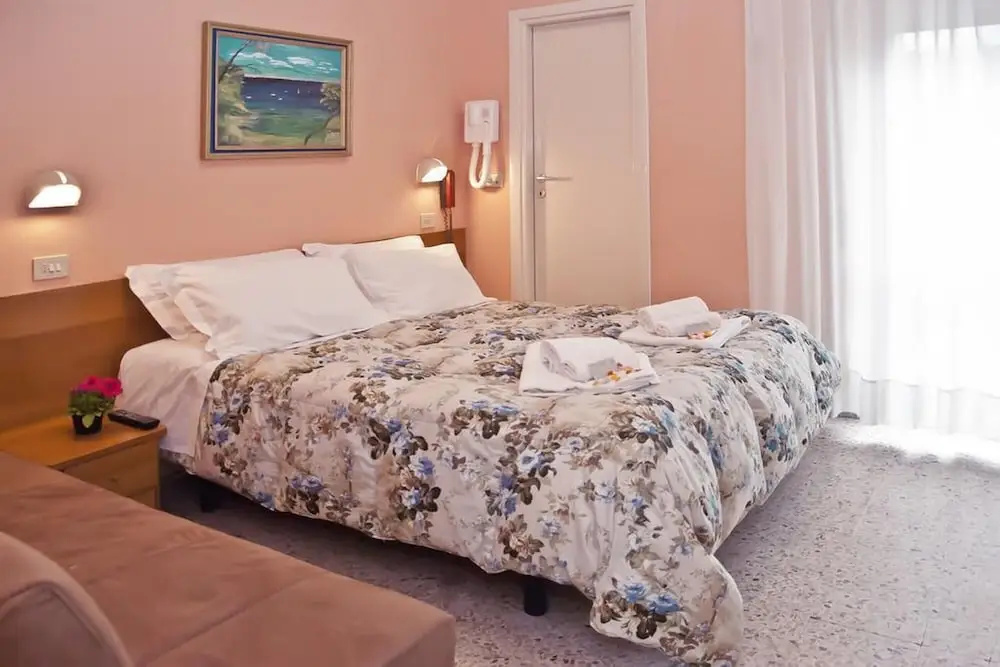 Standard Double room with balcony (full double bed)