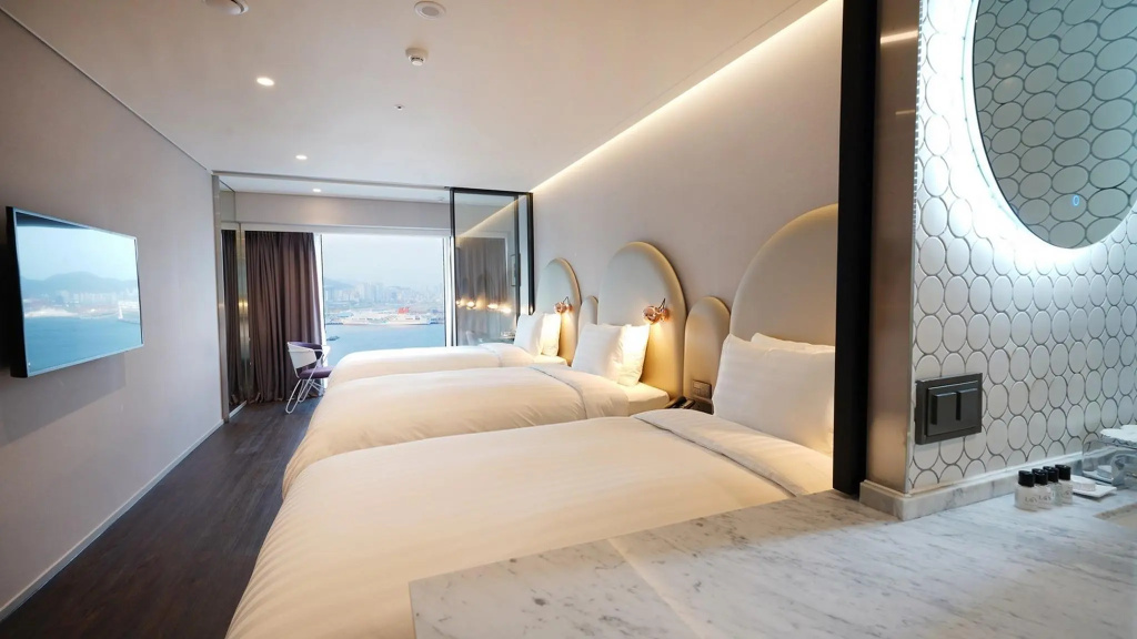 Standard Triple room with ocean view