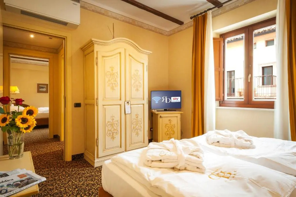 Standard Double room (full double bed)