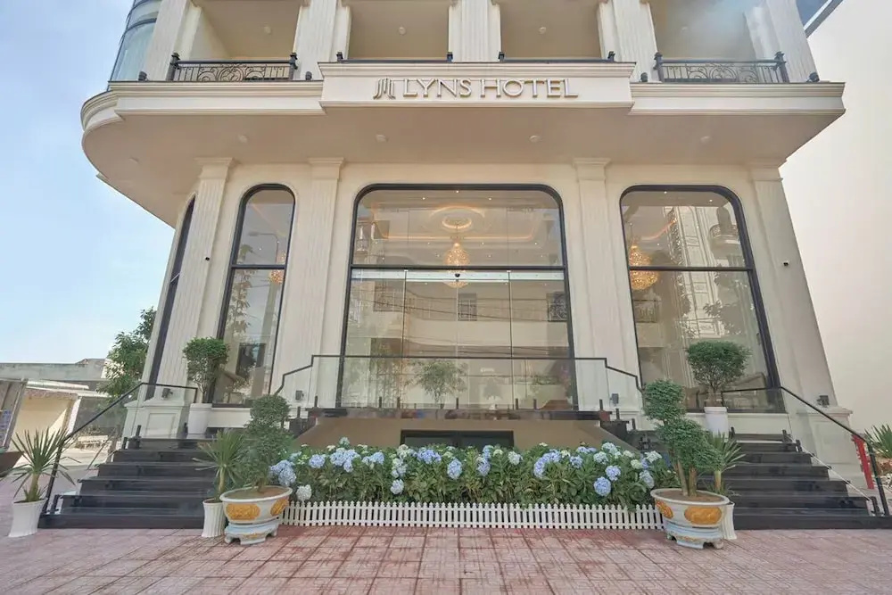 Lyns Hotel