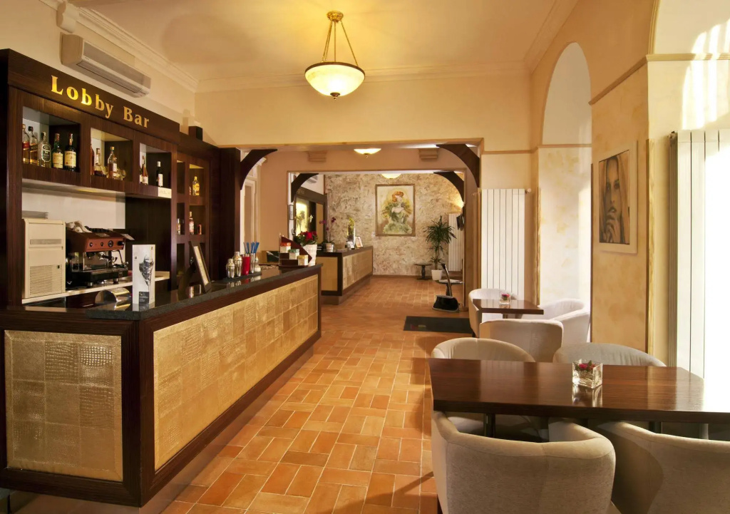 Hotel photo 11