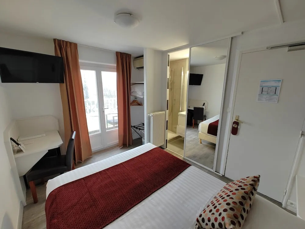 Economy Double room with balcony and with sea view (full double bed)