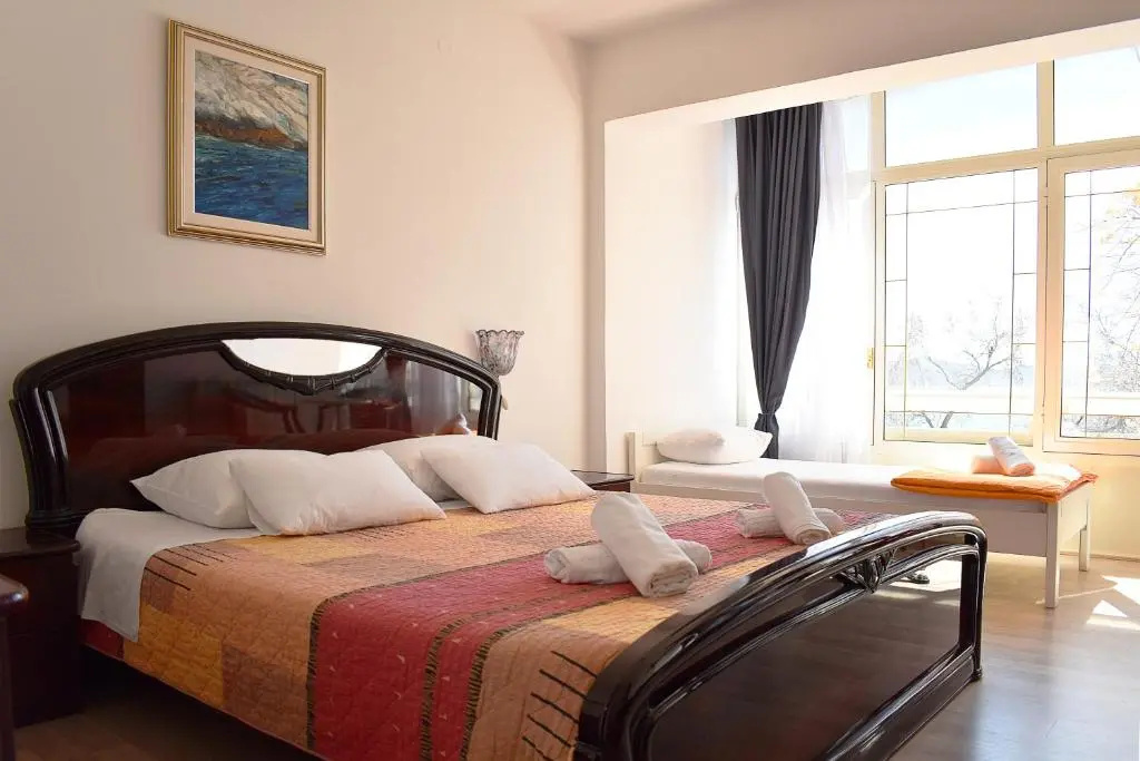 Standard Triple room with sea view