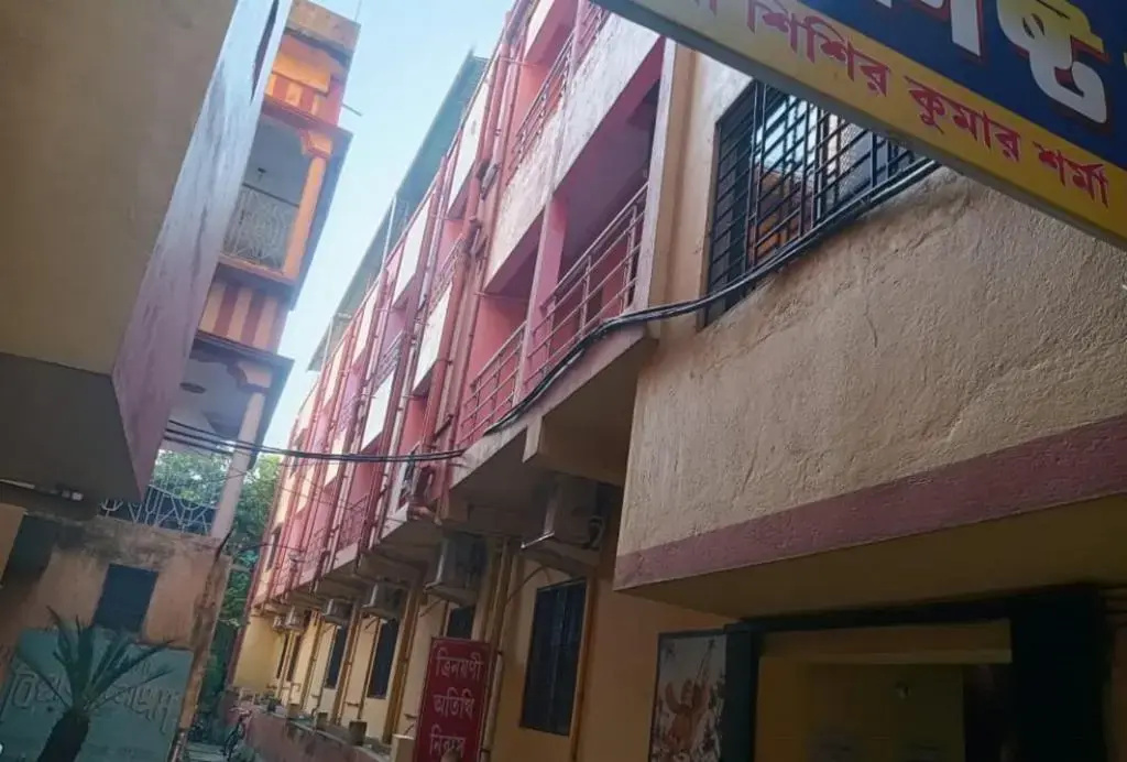 Trinayani Stay - 3 min Walk to Temple