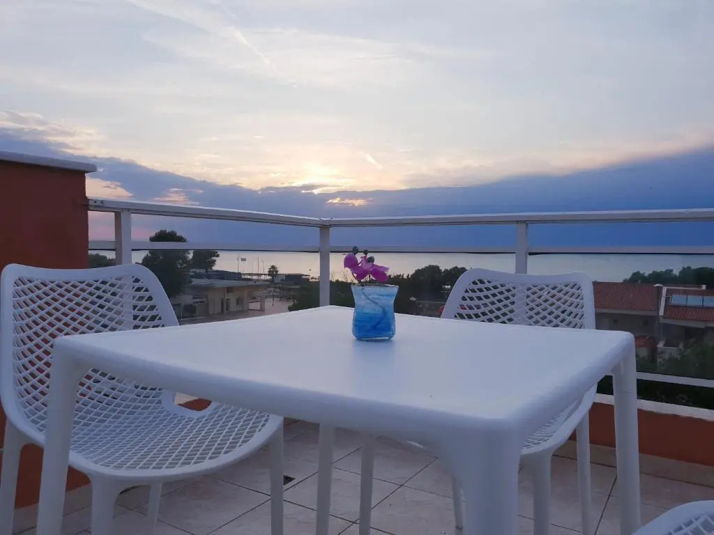 Standard Double room with sea view (full double bed)