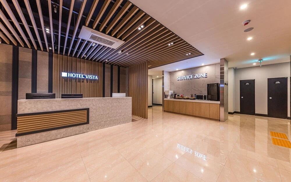 Lobby & Reception