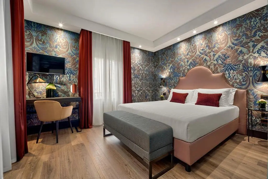 Superior Double room with canal view (full double bed)