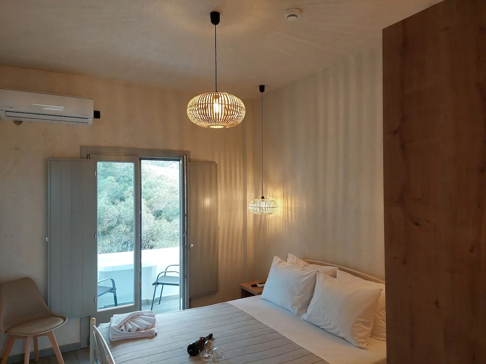 Superior room with balcony and with garden view