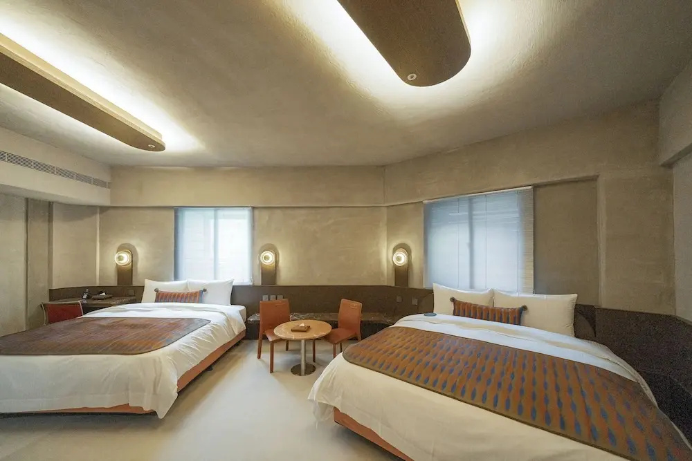 Deluxe Quadruple room with city view