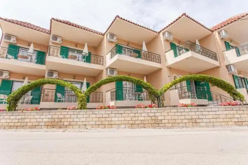 Konstantinos Hotel & Apartments