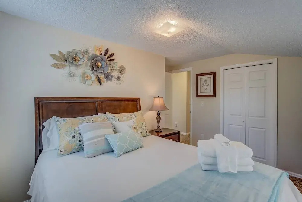 3 Bedroom Downtown with Firepit — фото 4