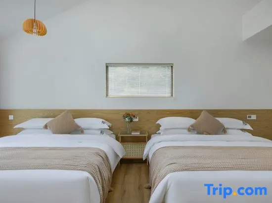2 Bedrooms Standard room with balcony and with mountain view