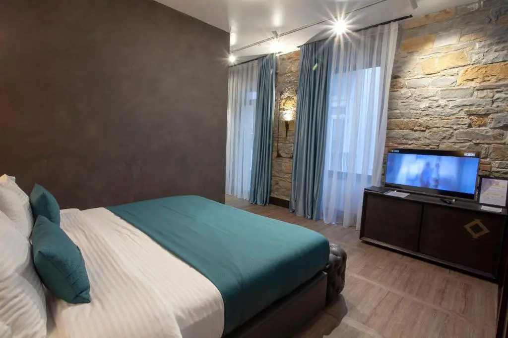 Deluxe Double room (full double bed)