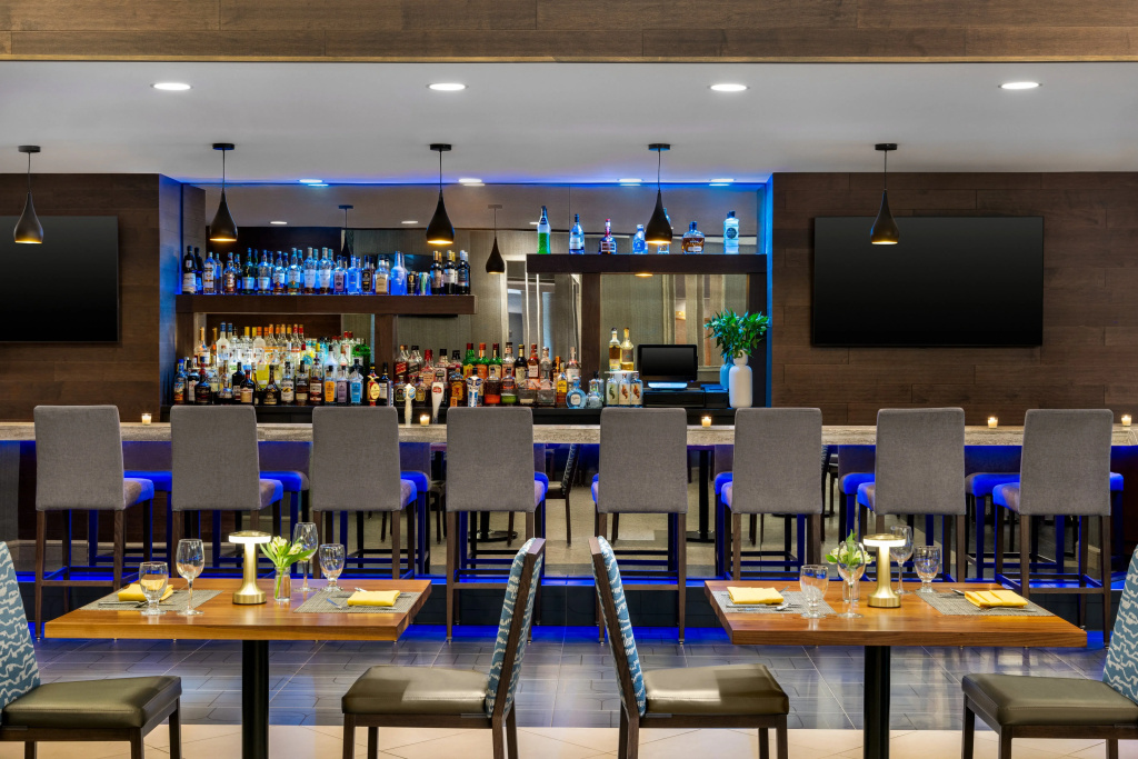 Crowne Plaza Edison by IHG - Général