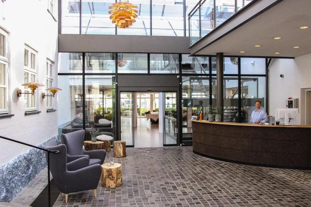 Lobby & Reception