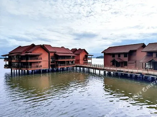 Bukit Merah Laketown Resort