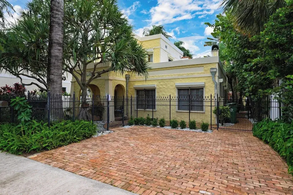 Las Olas Oasis by Avantstay Minutes to the Beach + Hot Tub