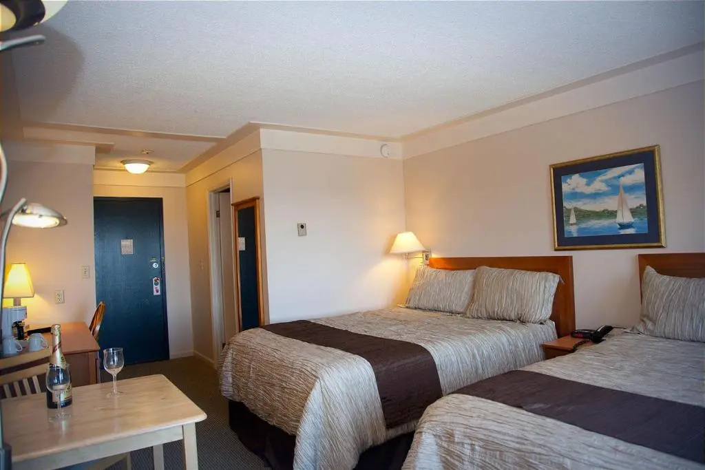 Standard Quadruple room with street view