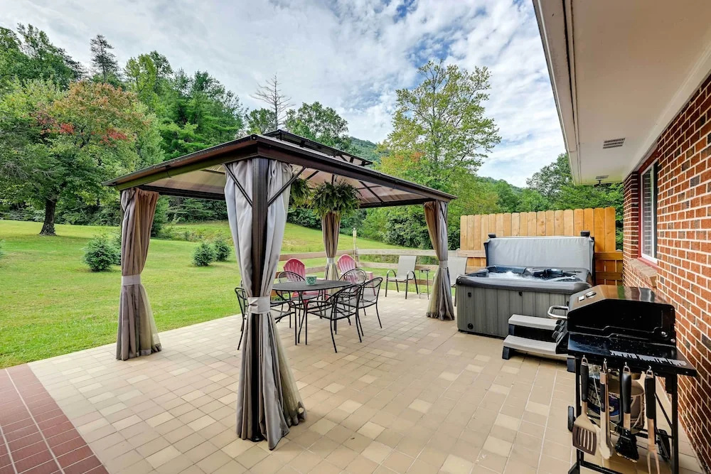 Pet Friendly Home w/ Hot Tub, Patio & Game Room!