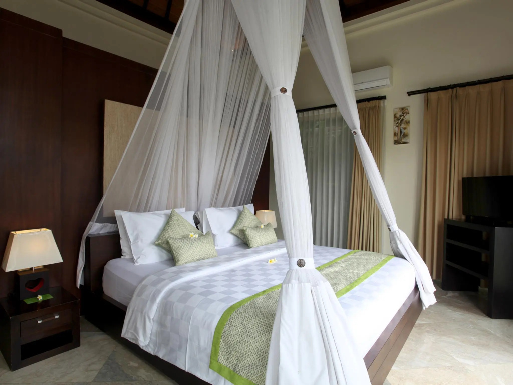 2 Bedrooms Villa