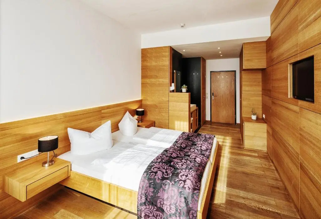 Standard Double room with partial view (full double bed)