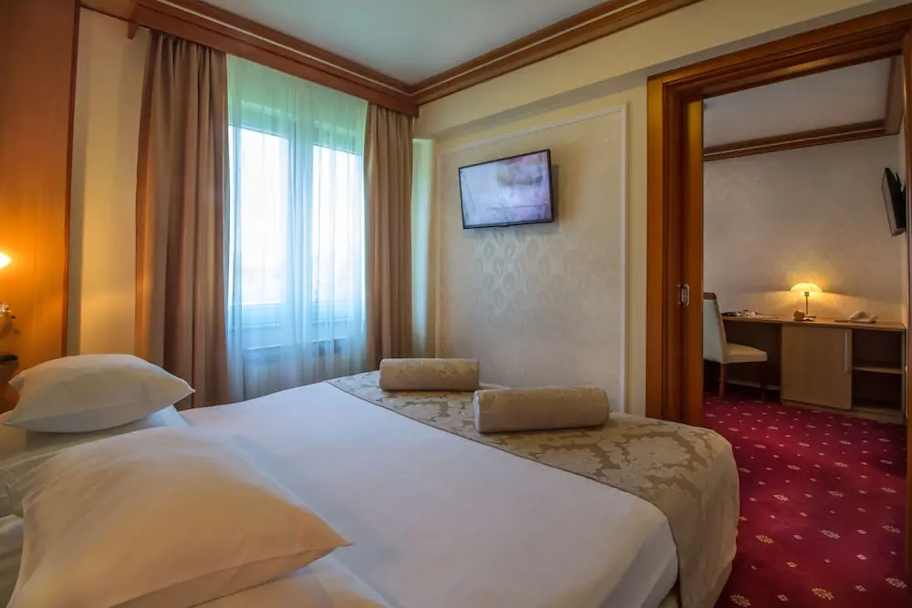 Deluxe Triple room with garden view