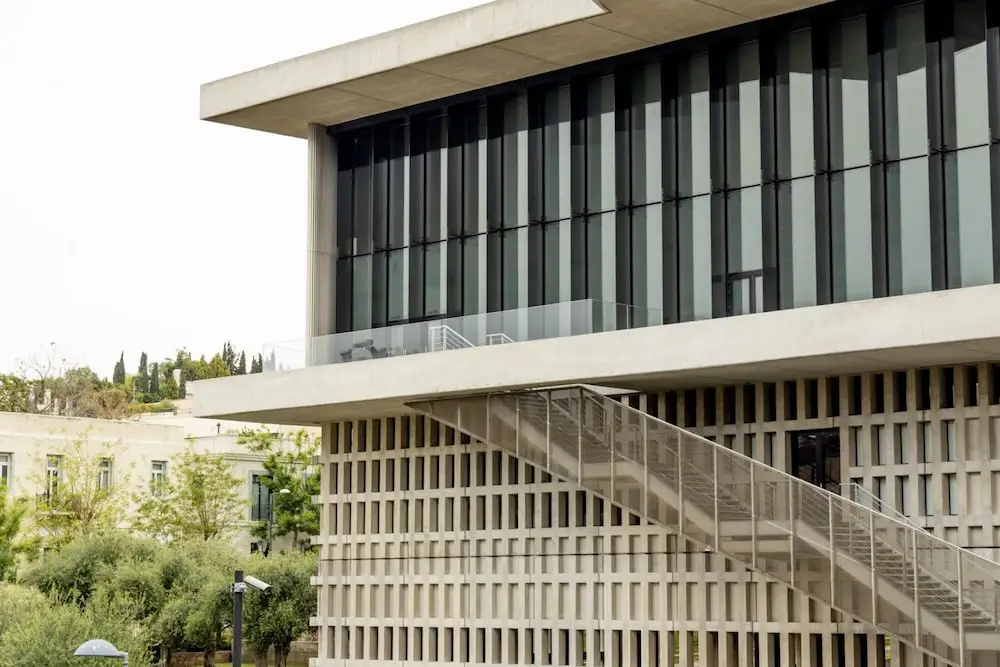 Spacious High-ceiling 2BR by Acropolis Museum