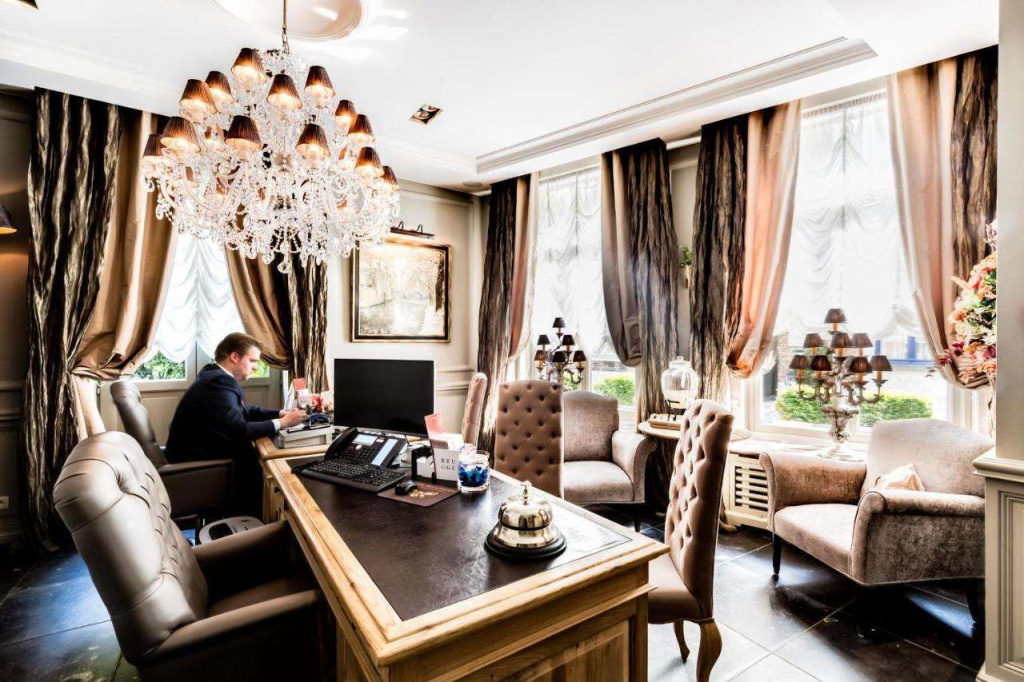 Hotel de Castillion — Bruges, Flanders