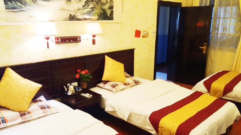 Standard Triple room