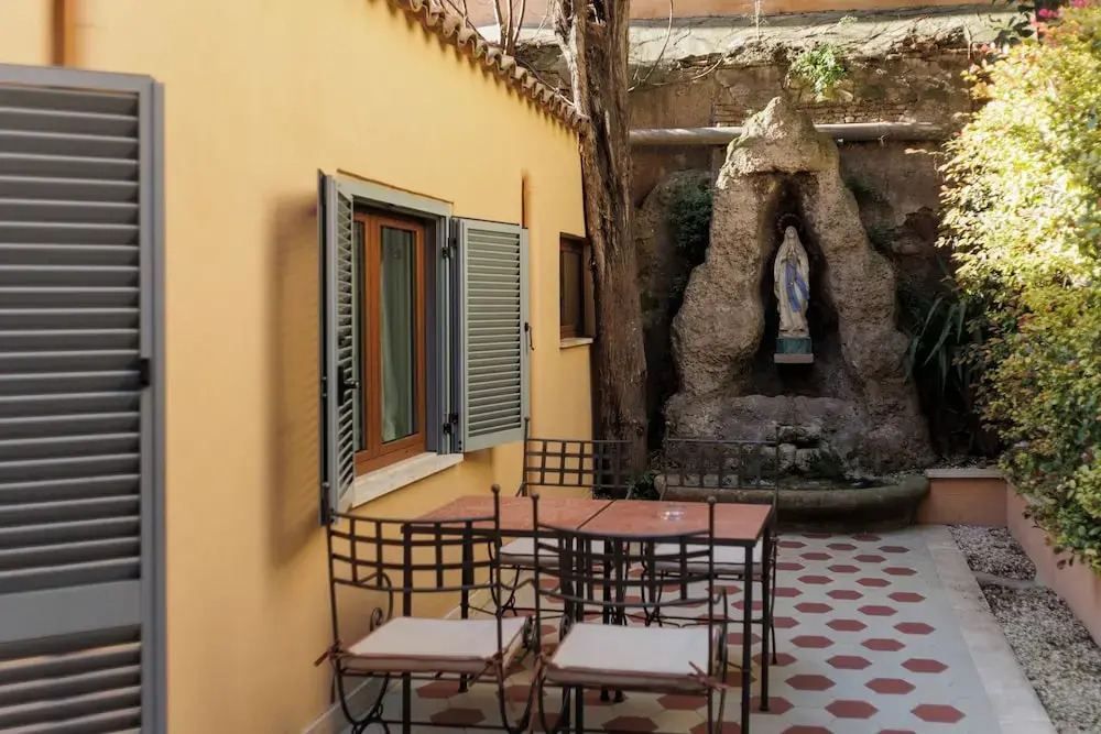 Четырёхместный номер Deluxe в Sentho Roma