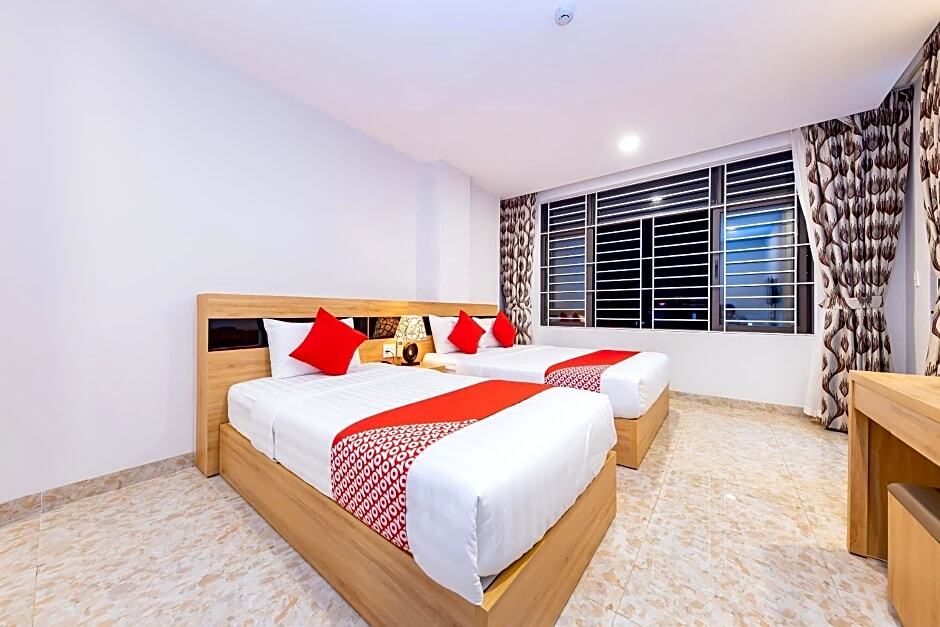 Трёхместный номер Deluxe с балконом в Gold Coast Nha Trang