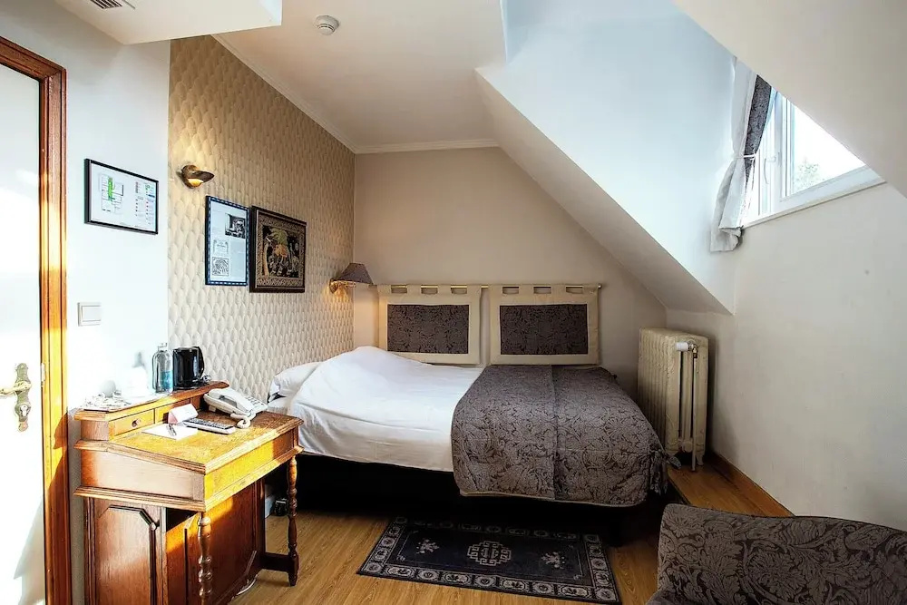 Economy room