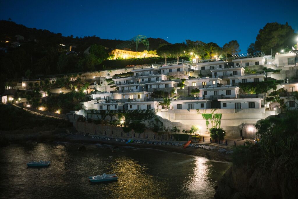 blue bay cefalù image