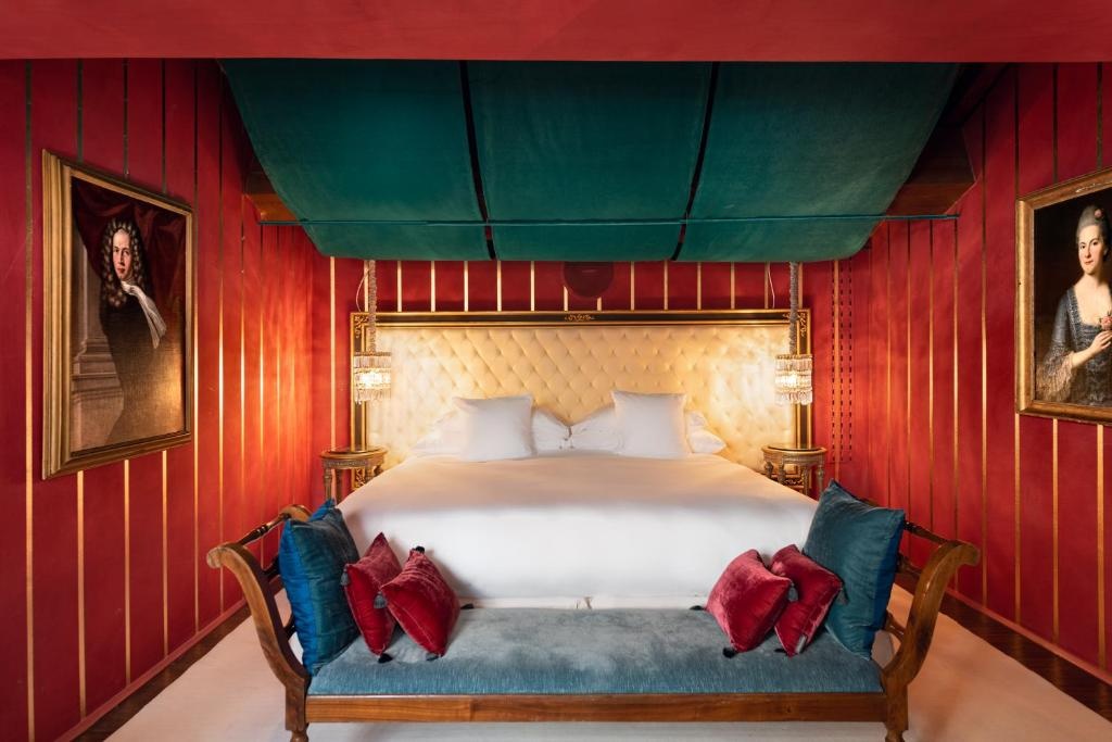 (1)Superior Double Suite (full double bed) at Il Salviatino in Florence