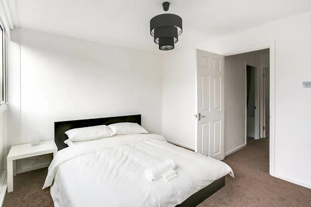 4 Bedroom Central London Flat With Balcony - 5 Mins to Oxford Street