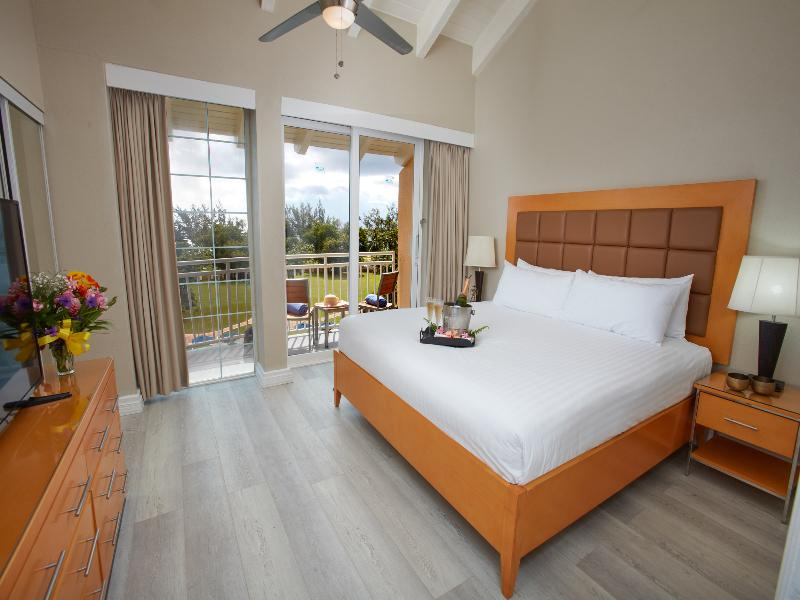 1 Bedroom Suite with balcony and with pool view