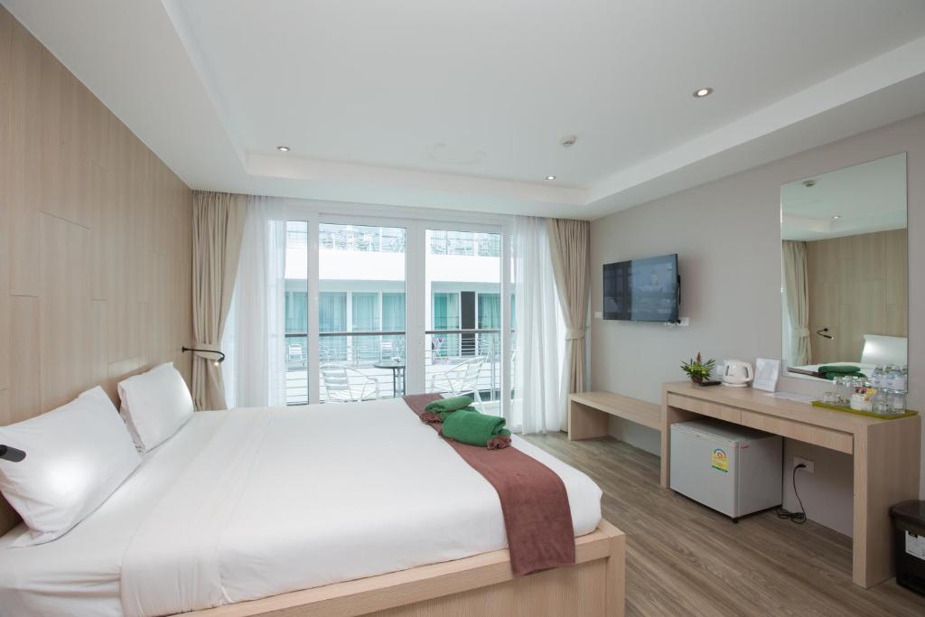 The Palms, Kamala Beach