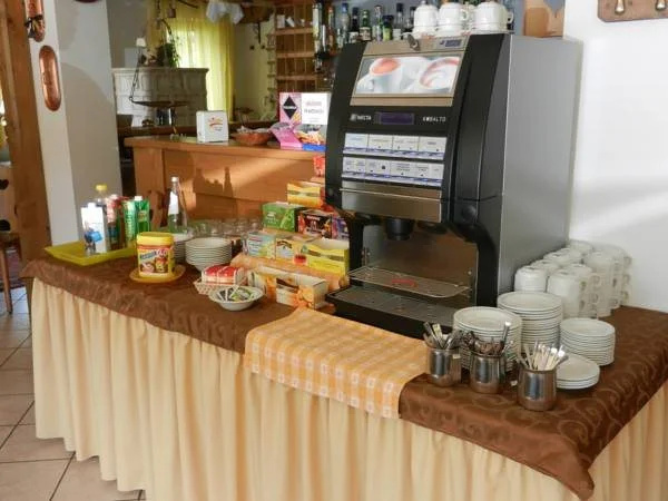 Food & Beverage
