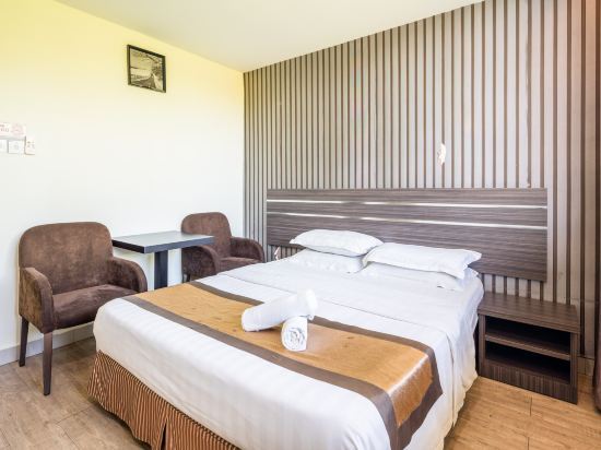 Goldenhill Hotel