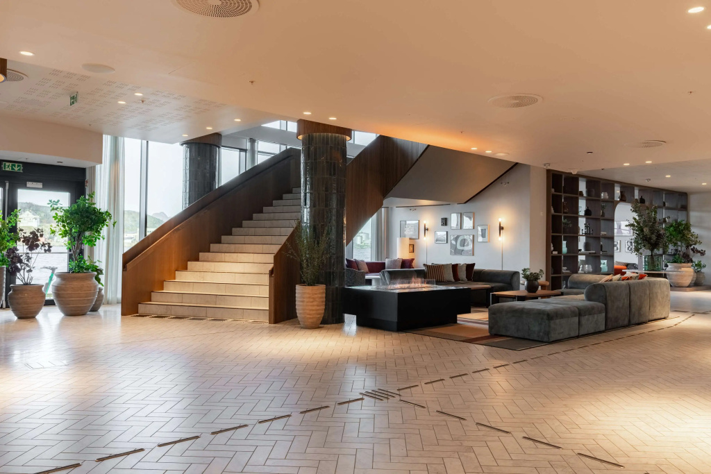 Lobby & Reception