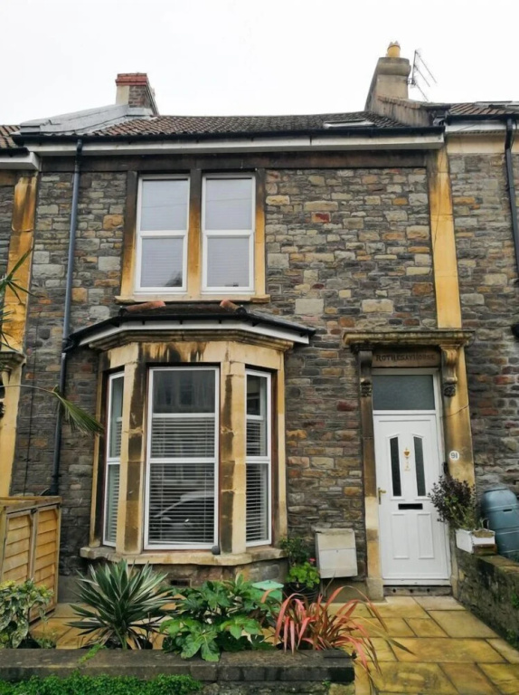 Colourful 3BD Home With Garden in Southville