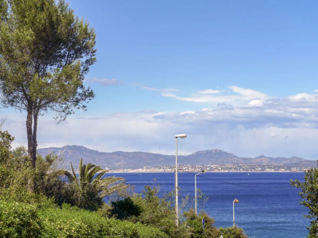 Beach & Waterfront