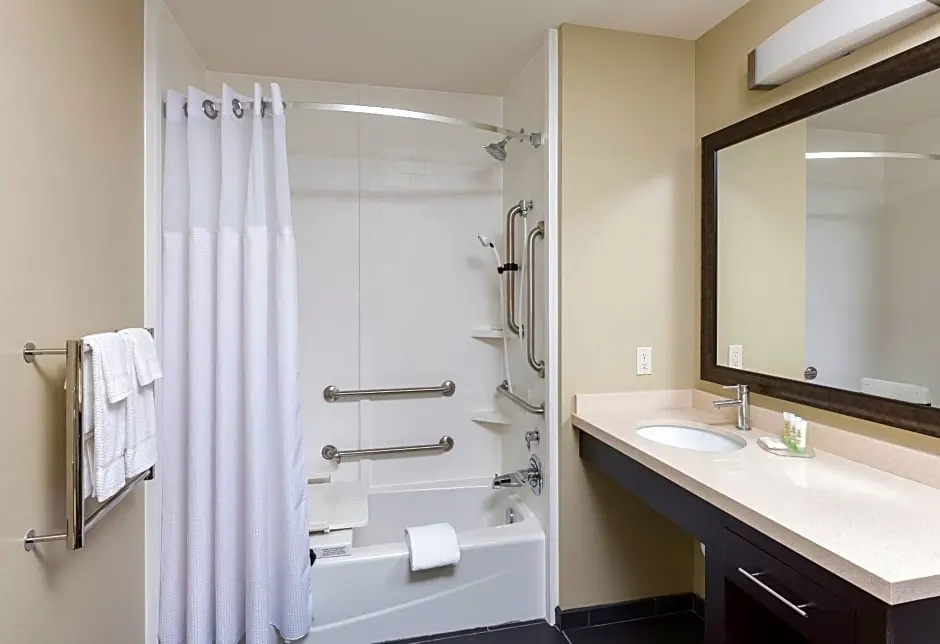 Staybridge Suites Canton by IHG - Chambres