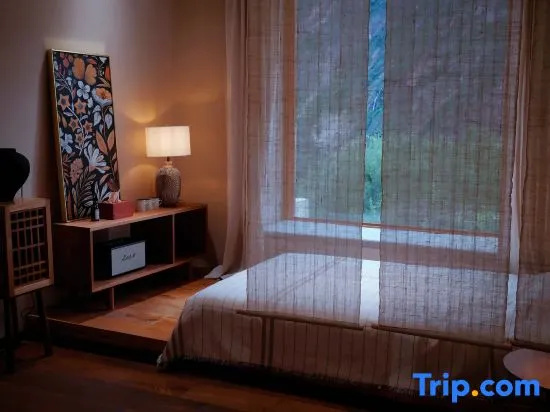 Suite with mountain view