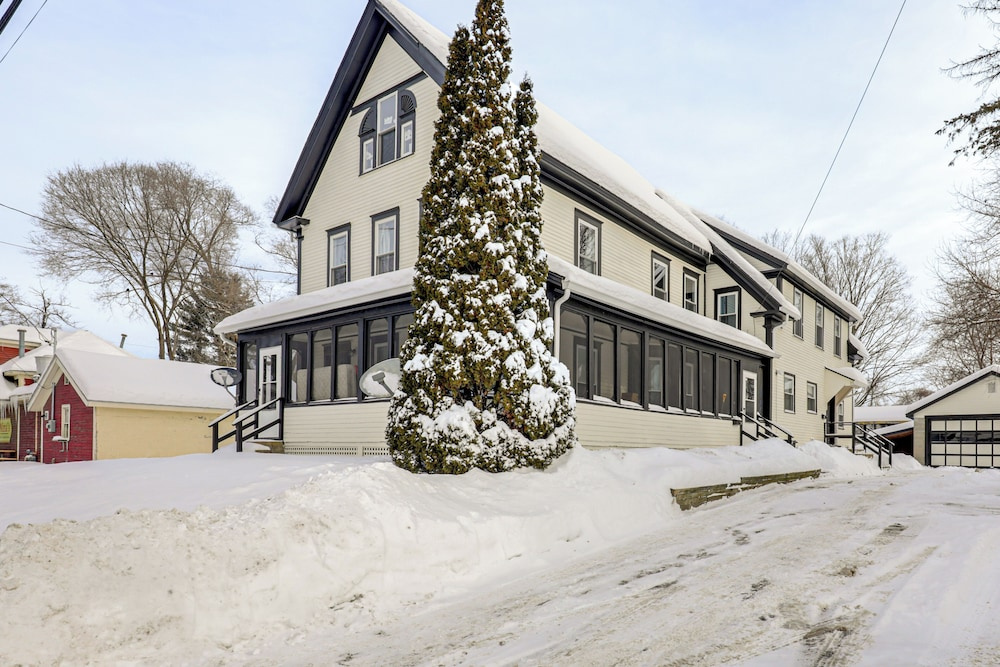 1 Mi to Main Street! Cozy Concord Apartment